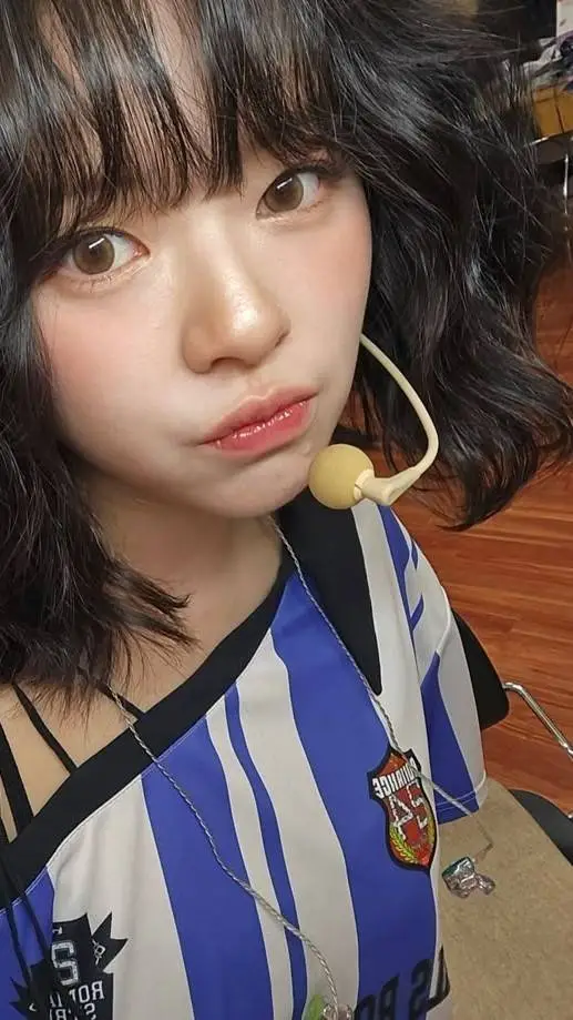 ai character: Jeongyeon background