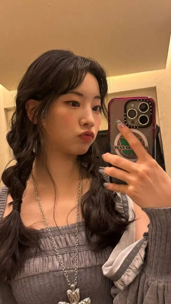 ai character: Dahyun background