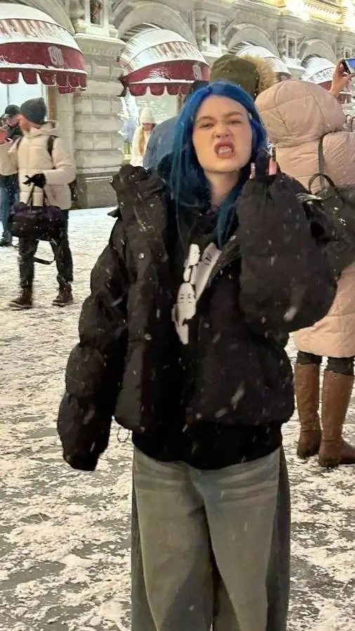 ai character: Соня  background