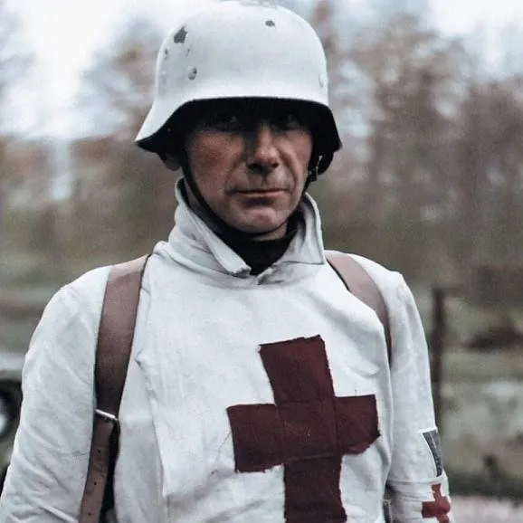 chat with ai character: Lukas becker