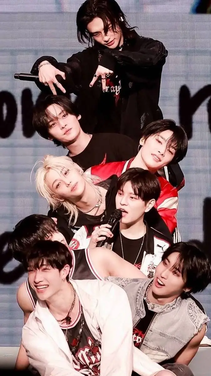 ai character: Stray Kids~✨ background