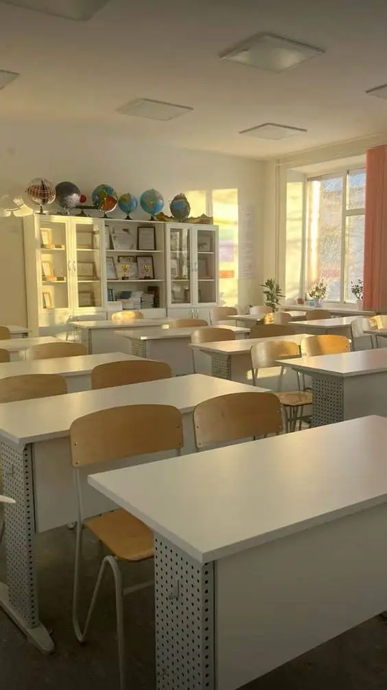 ai character: The Dating School  background