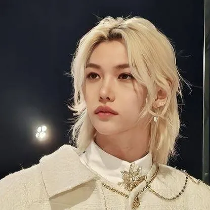 chat with ai character: Lee felix