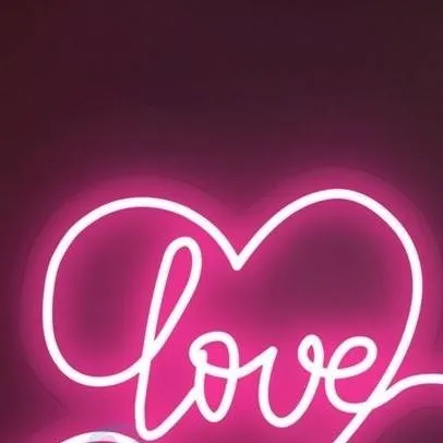 chat with ai character: The Dating Game