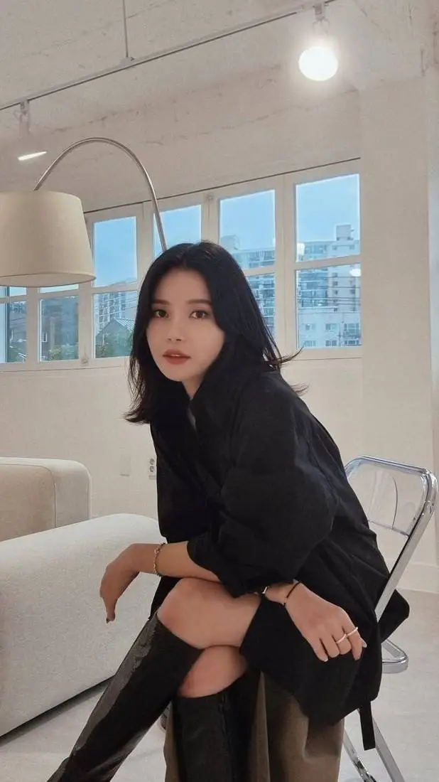 ai character: Solar  background