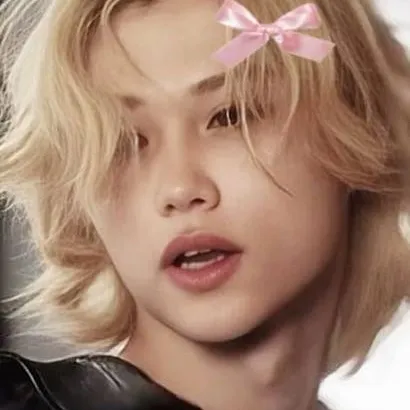 chat with ai character: felixx