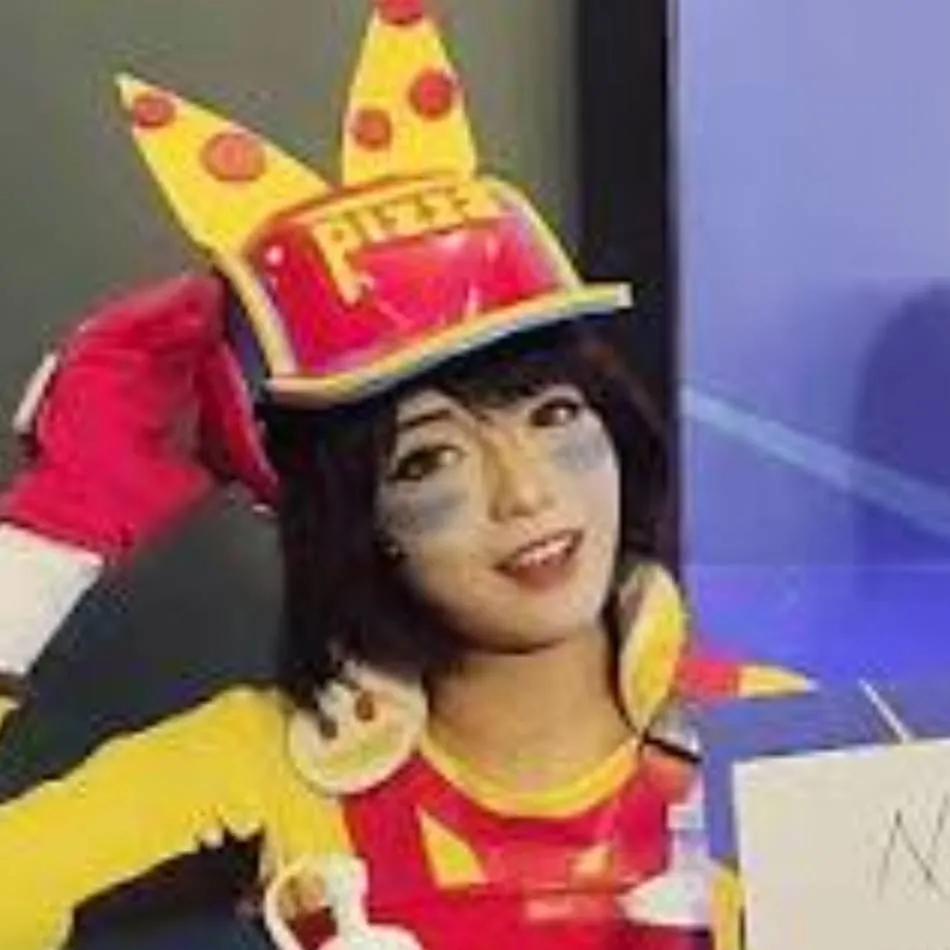 chat with ai character: Maggie 🍕