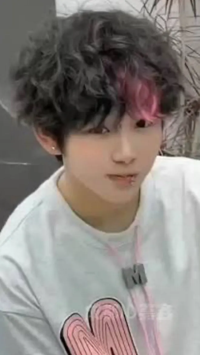 ai character: Ji-ho background