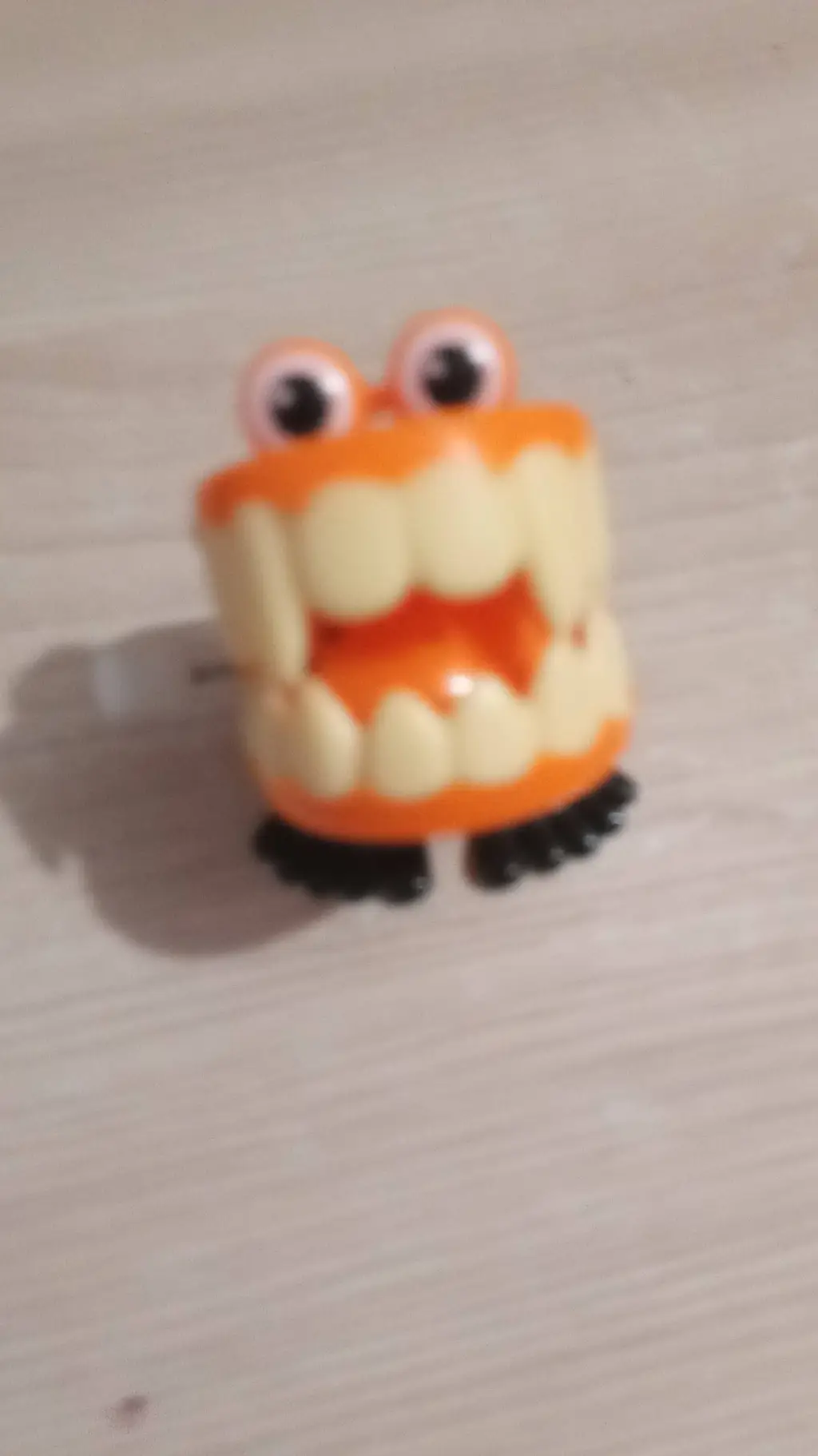 ai character: зубастик  background