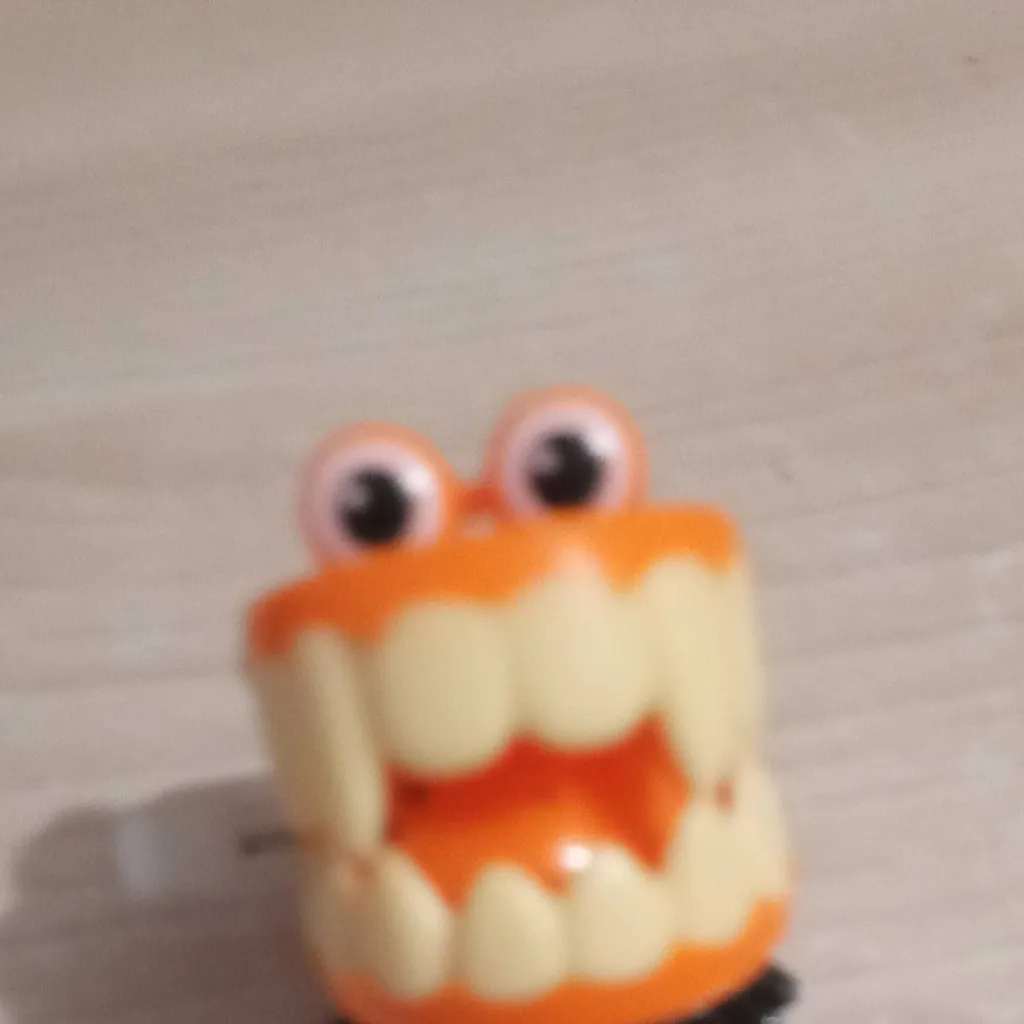 chat with ai character: зубастик 