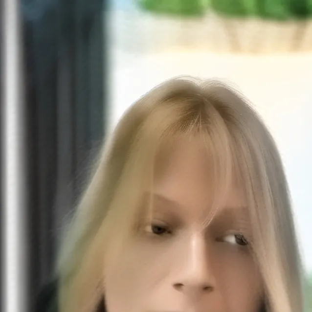 chat with ai character: Соня