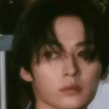 chat with ai character: Lee Know