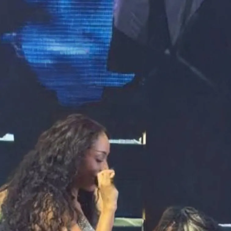 chat with ai character: LaraxManon