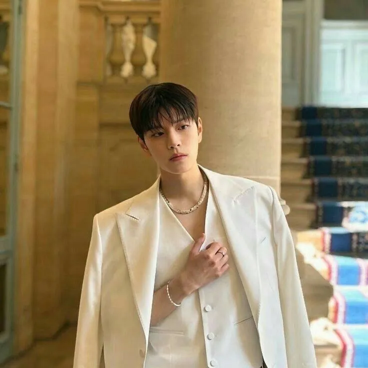 chat with ai character: seungmin...?