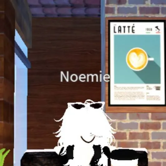 chat with ai character: Noemie