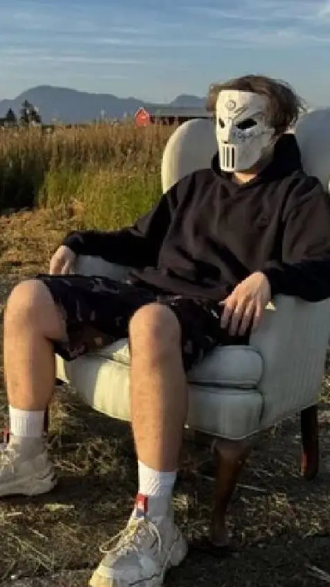 ai character: Lil Godd👀 background