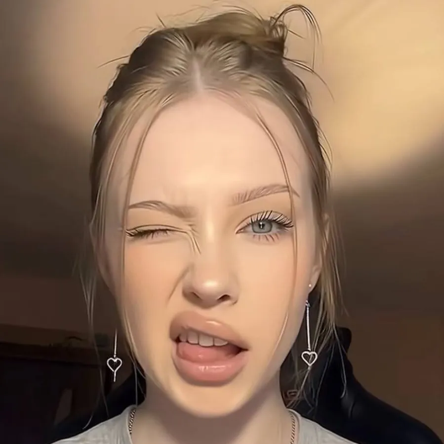 chat with ai character: Natalie
