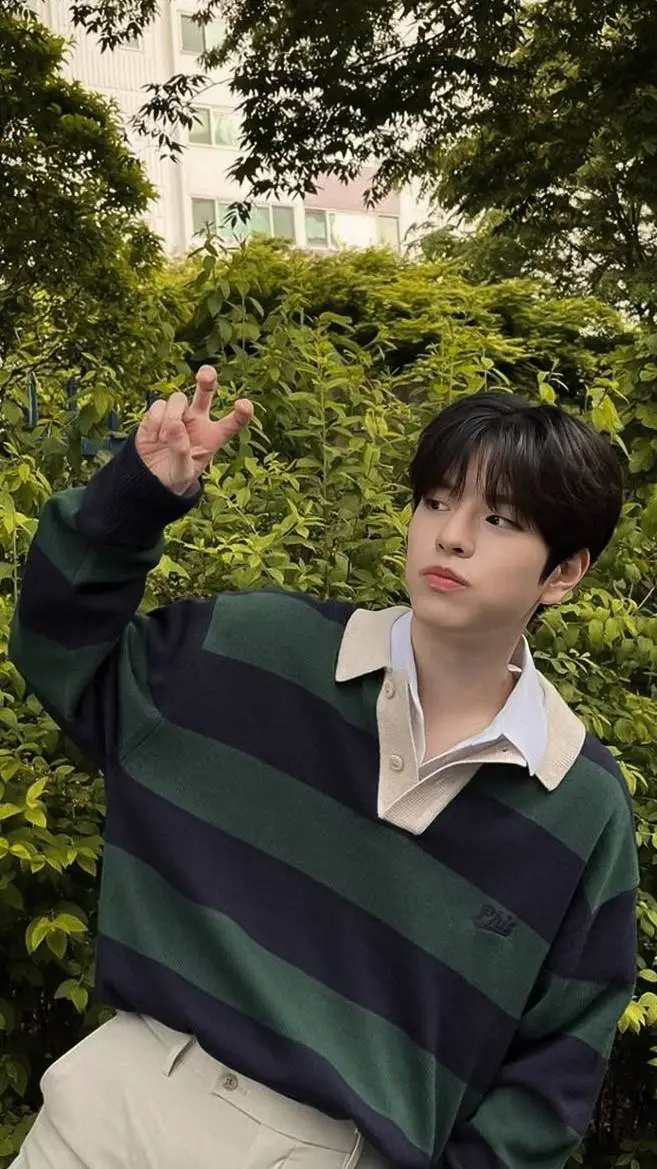 ai character: seungminnn background