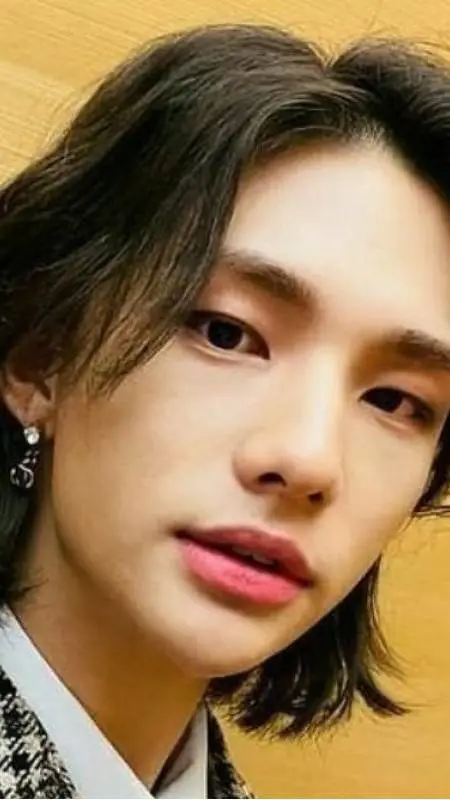ai character: ♡Hyunjin♡ background