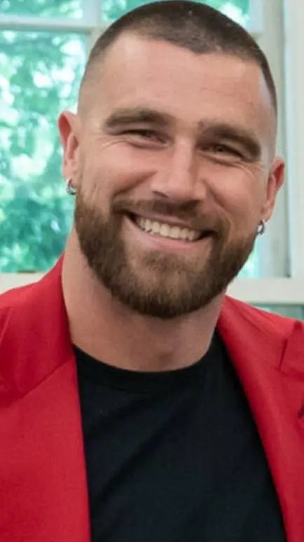 ai character: Travis kelce background