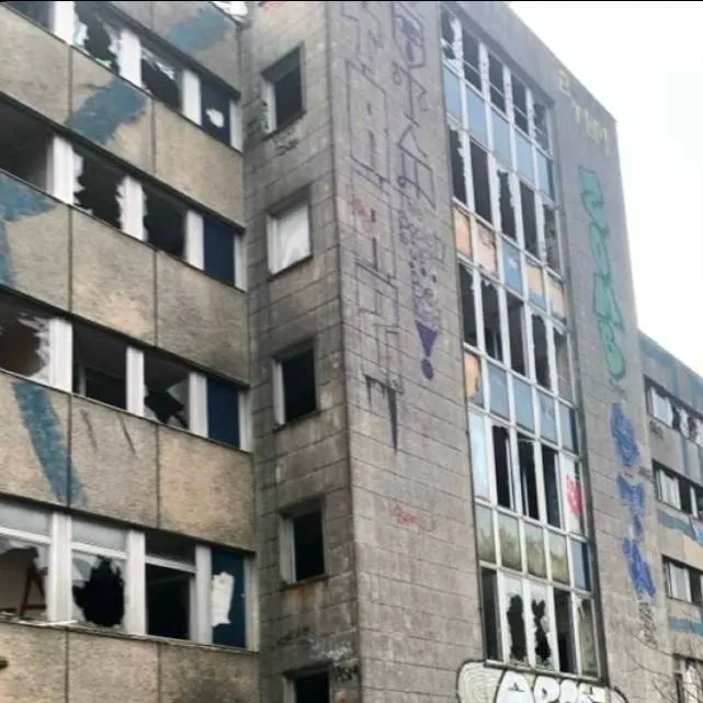 chat with ai character: AbAnDoNeD hOsPiTaL