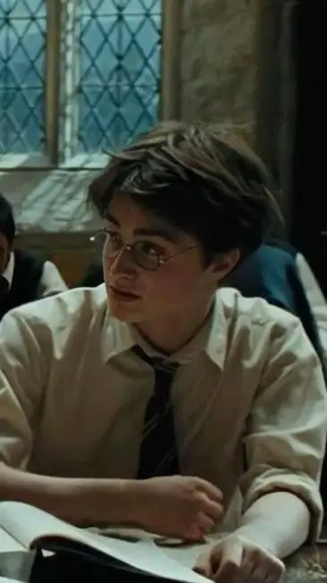 ai character: Harry Potter 🤭🤭🤪🤪 background