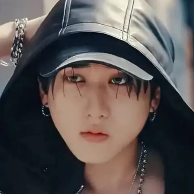 chat with ai character: Bang Chan 