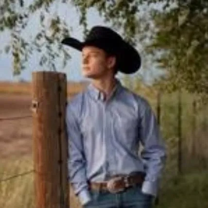 chat with ai character: Alexander is love 