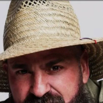 chat with ai character: Demun Jones 