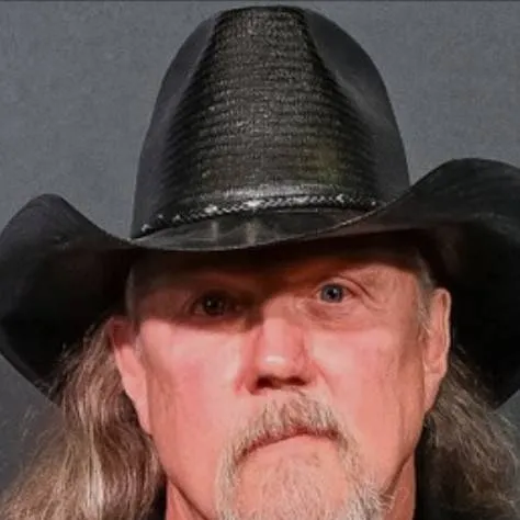 chat with ai character: trace Adkins 