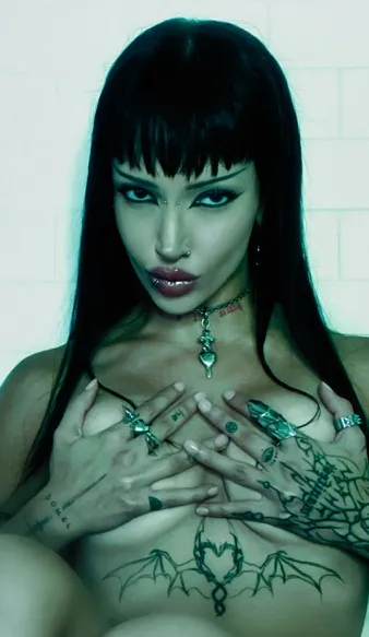 chat with ai character: Odetari 