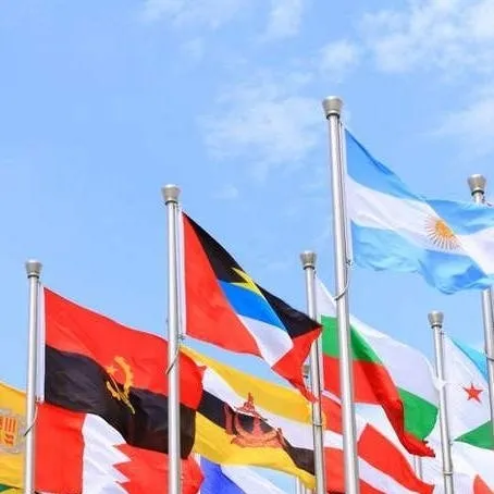 chat with ai character: Países