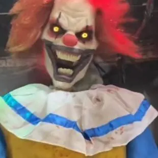 chat with ai character: twitching clown