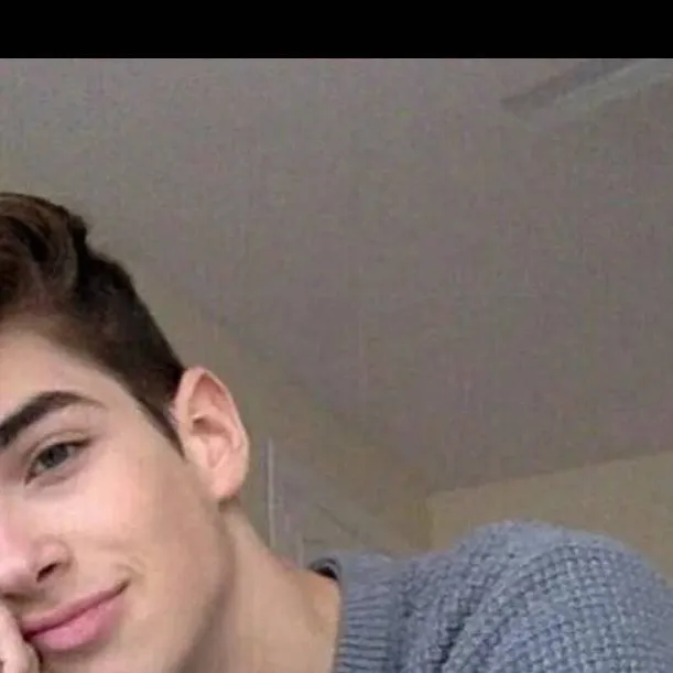 chat with ai character: Артём