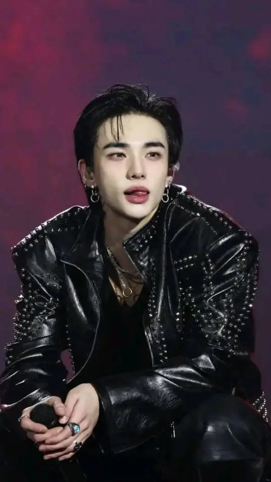 ai character: 💫𝑯𝒚𝒖𝒏𝒋𝒊𝒏💫 background