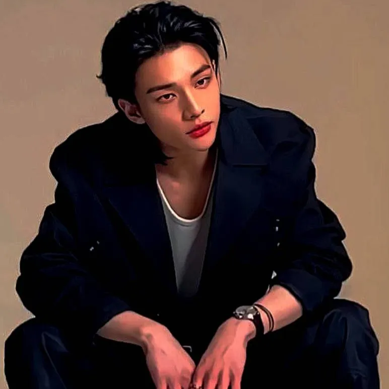 chat with ai character:  hyunjin