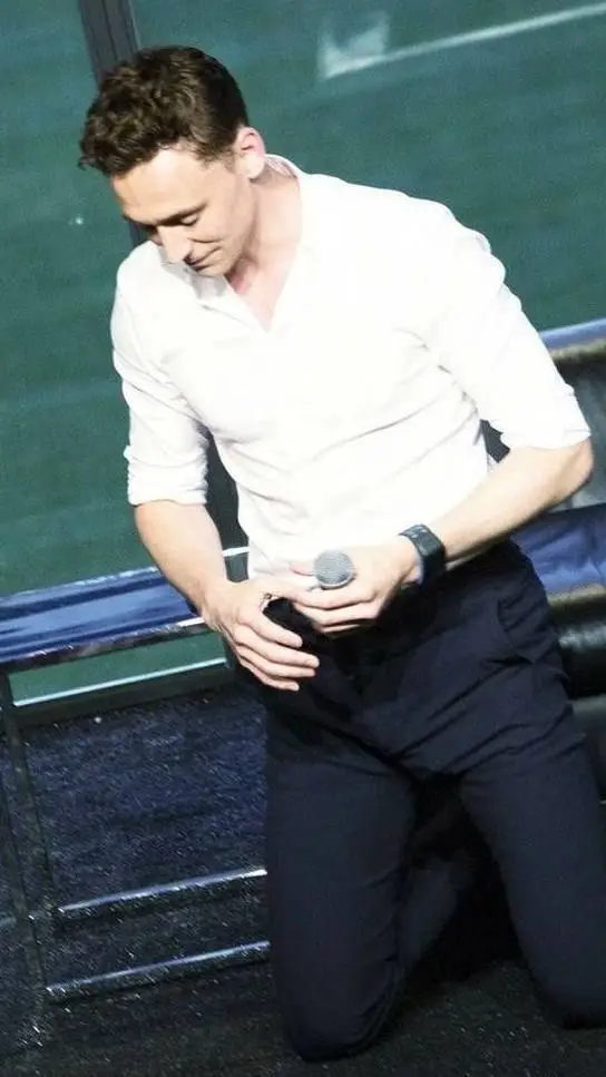 ai character: Tom Hiddleston background