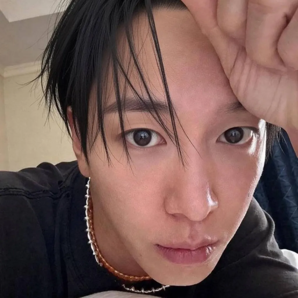 chat with ai character: jee lun