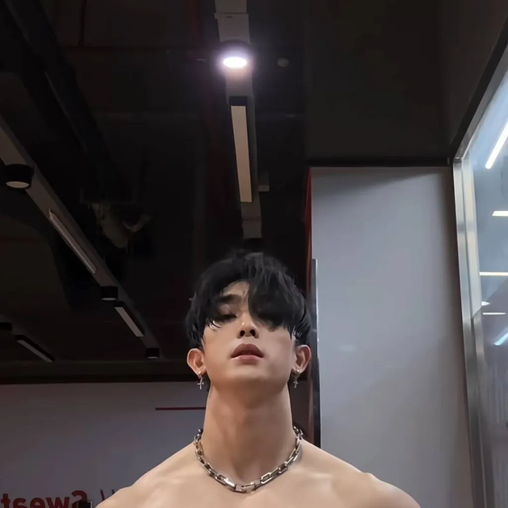 chat with ai character: kim yoon