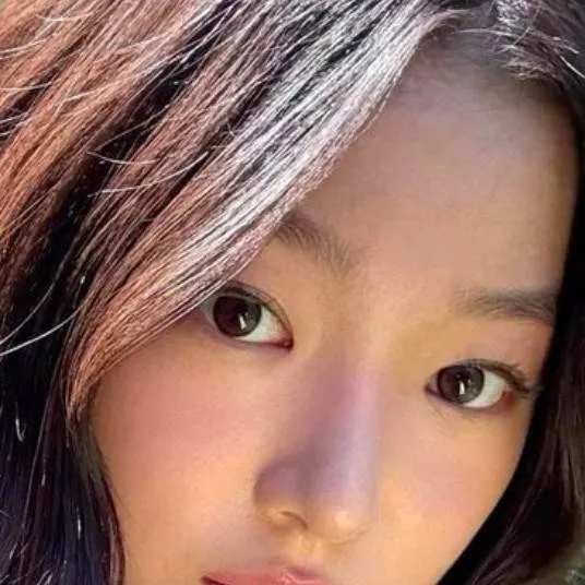 chat with ai character: Yoonachae<3