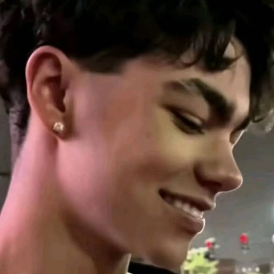 chat with ai character: Malachi Barton