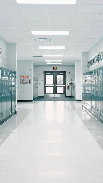 ai character: Escuela de chicos background