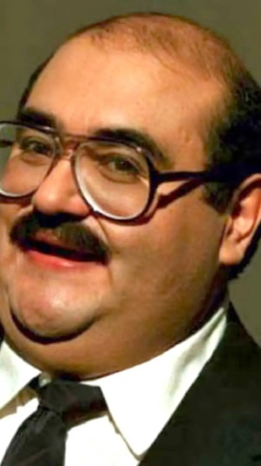 ai character: El señor barriga background