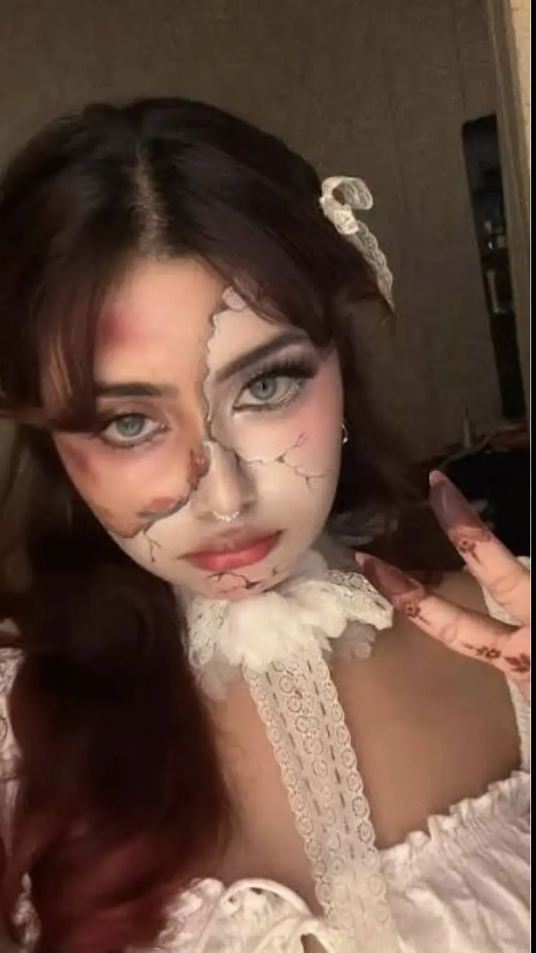 Talkie AI - Chat with porcelain doll 