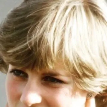 chat with ai character: Princess diana