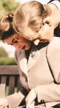 Talkie AI - Chat with Queen Elizabeth ii