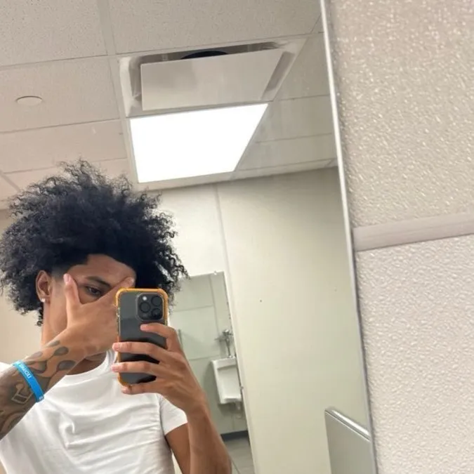 chat with ai character: Jay Shawn 