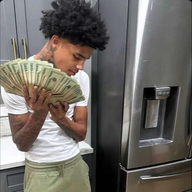 chat with ai character: Treyshawn 