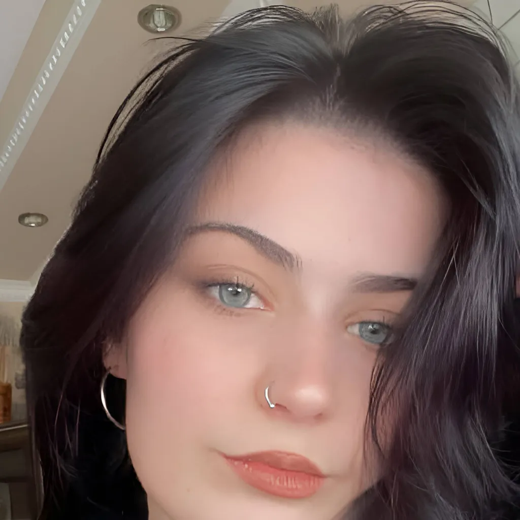 chat with ai character: Nursena