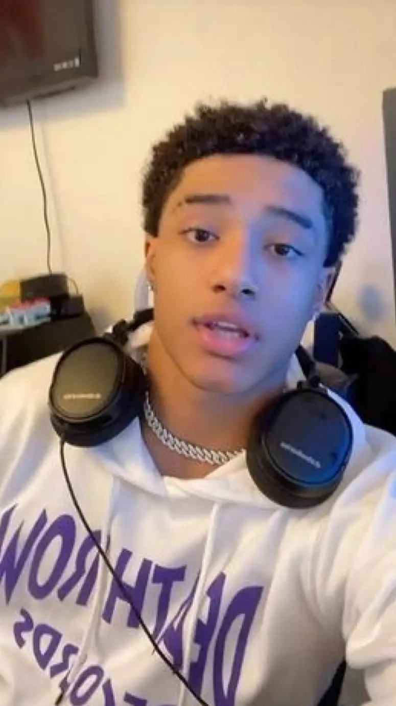 ai character: Ezra. ✨🤭✨ background